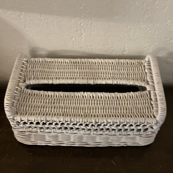 White wicker tissue box cover - Picture 2 of 2